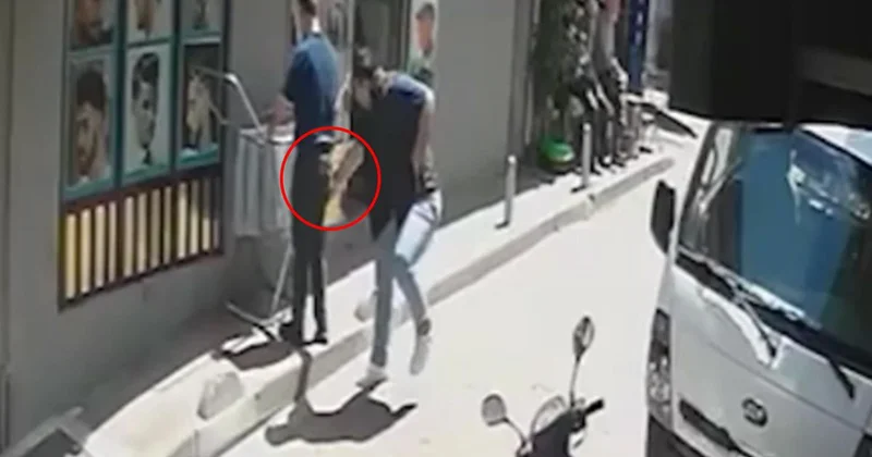 İstanbul da akılalmaz olay! Tıraşı beğenmedi berberi bıçakladı