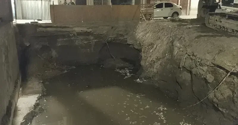 Silivri’de inşaat hâlindeki binanın temelinde toprak kaydı; sokak trafiğe kapatıldı