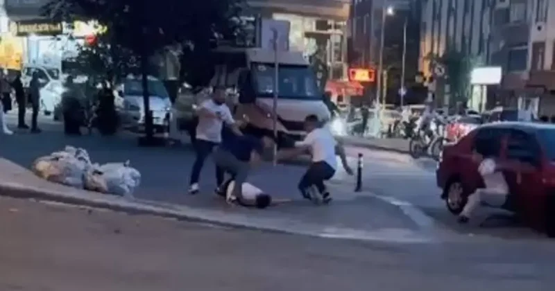 Daha kalabalık dönüp öldüresiye dövdüler! İstanbul da feci kavga