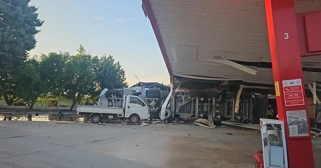 İznik te kömür yüklü tır akaryakıt istasyonuna daldı: 1 ölü Bursa Haberleri Habertürk Yerel Haberler