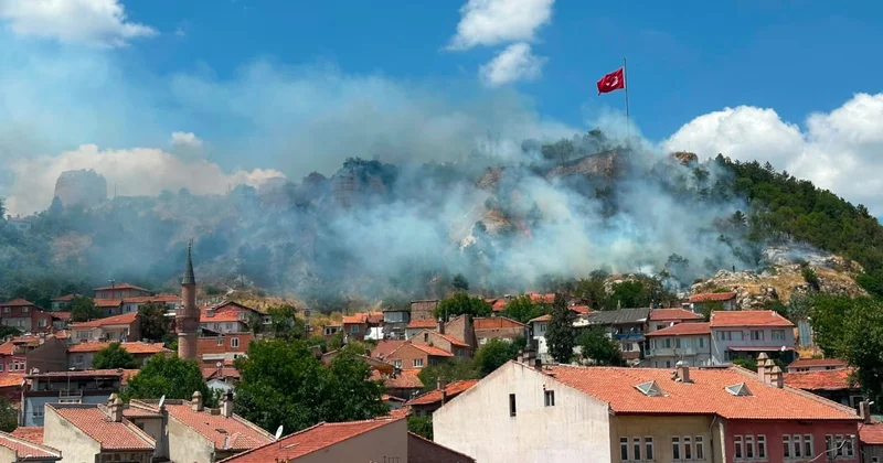 Tarihi Kütahya Kalesi nde yangın Sözcü Gazetesi