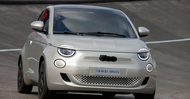 Sınırlı sayıda Fiat 500e Giorgio Armani Collector s Edition yeniden Türkiye de!