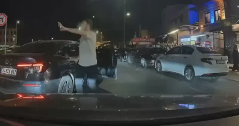 Fatih te yol kesen sürücü kamerayı görünce ters yönden kaçtı; 252 bin lira ceza
