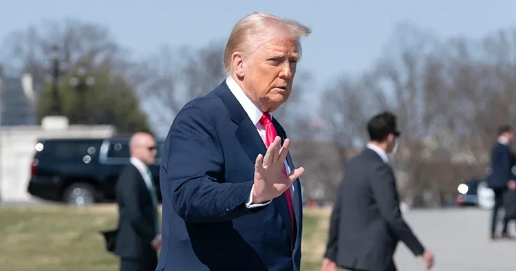 Trump Devrim Muhafızları iddialarını yanıtladı! Umman a tehdit: Bombalarız