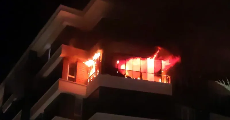 Apartmanda sabaha karşı panik! Alevler yükseldi, 14 kişi hastanelik oldu