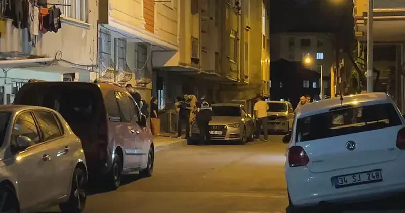 Bağcılar da komşular arasında bıçaklı ve silahlı kavga: 4 yaralı