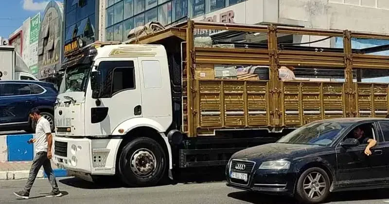 Bağcılar’da haber alamadığı eniştesini çalıştığı kamyonda ölü buldu