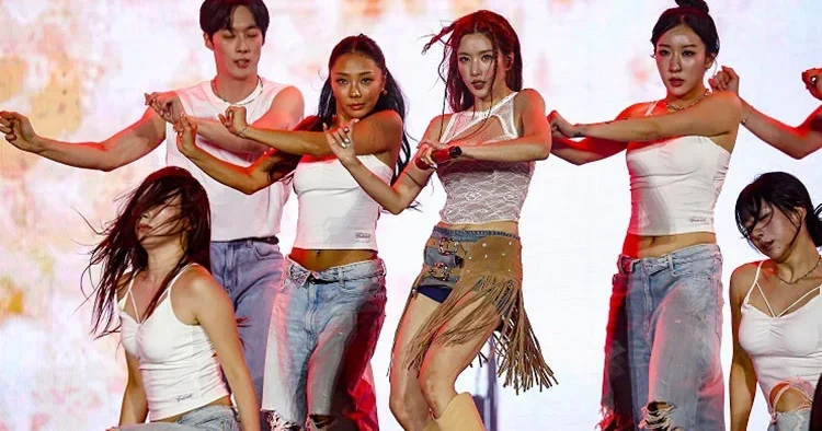 K Pop yıldızları Kwon Eunbi ve ATEEZ İstanbul Festivali’nde sahne aldı
