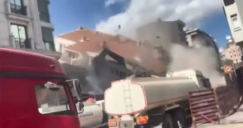 Zeytinburnu nda 4 katlı binanın yıkım sırasında çökmesi kamerada