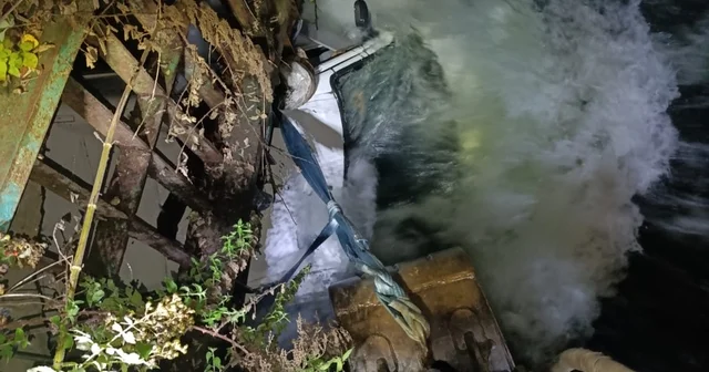 Sulama kanalına devrilen kamyonetin sürücüsü kayboldu, kuzeni yaralı kurtarıldı Samsun Haberleri Habertürk Yerel Haberler