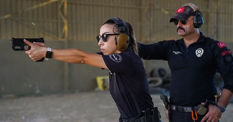 Antalya da görevli atış eğitmeni polis memuru Polonya da Avrupa şampiyonu oldu