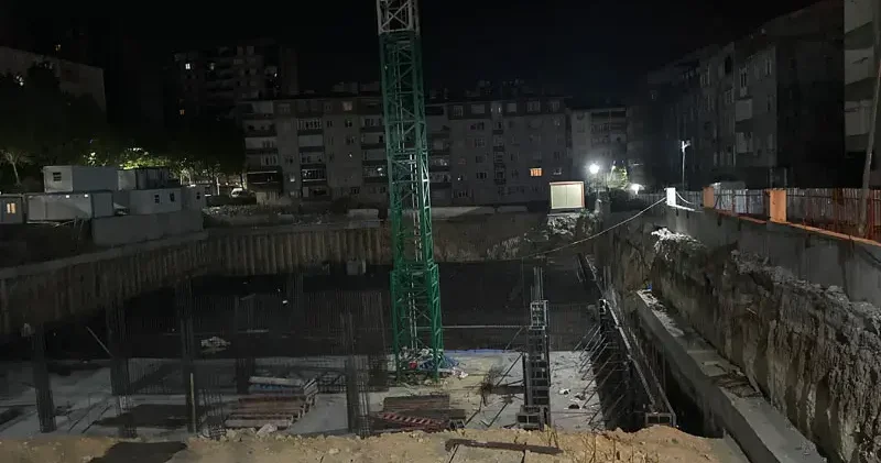 Sultangazi’de inşaatta toprak kayması meydana geldi; sokak kapatıldı