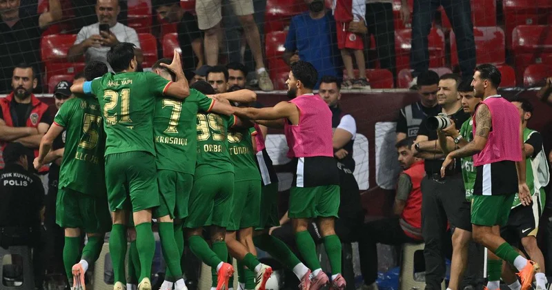 Amedspor dan müthiş açılış! Erzurumspor a gol olup yağdılar