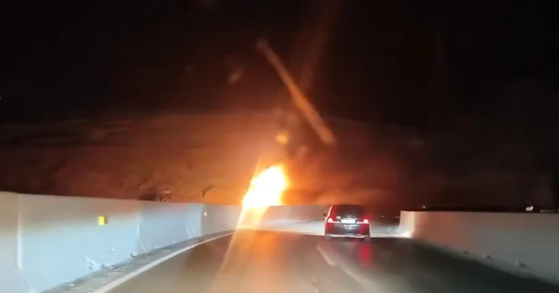Hatay da tır alev aldı: Kullanılamaz hale geldi