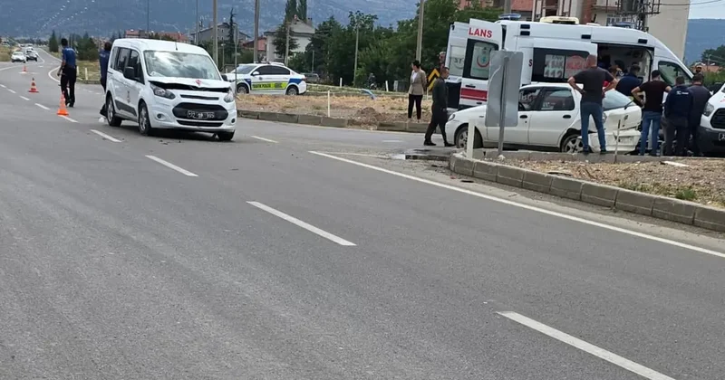 Isparta’da iki araç çarpıştı: 5 yaralı