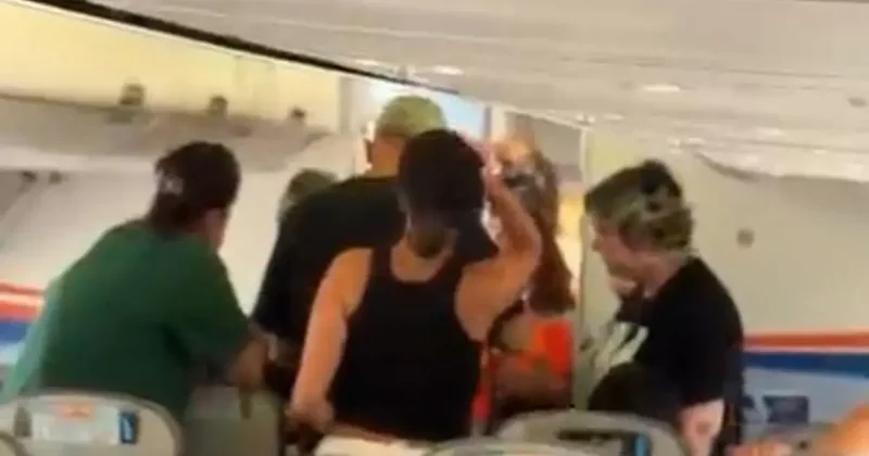 Antalya Havalimanı nda yolcular uçakta saatlerce bekledi, bagaj krizi yaşadı