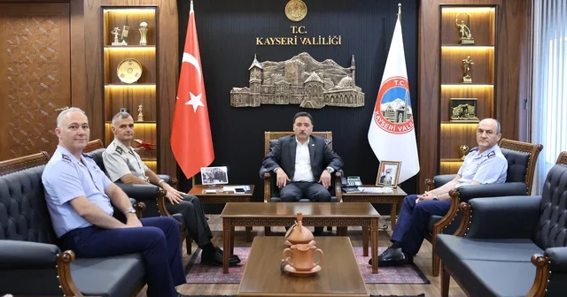 Görev sürelerini tamamlayan komutanlardan Vali Çiçek e ziyaret Kayseri Haberleri Habertürk Yerel Haberler