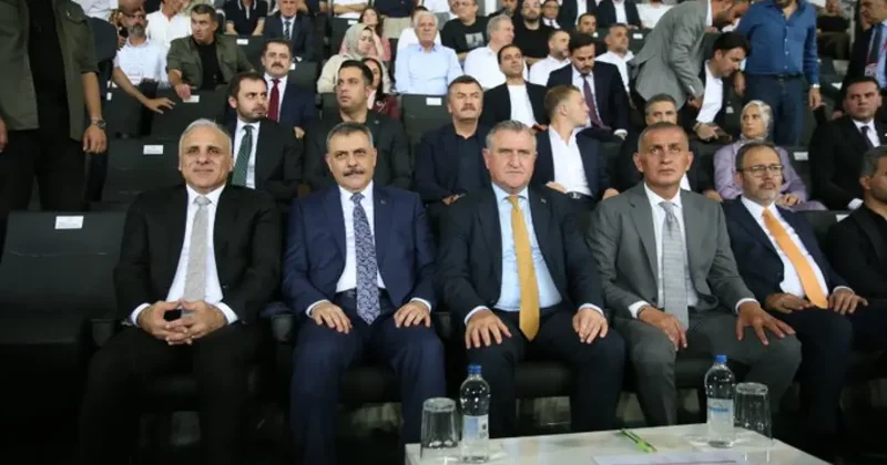 Bakanlar ve TFF Başkanı Amedspor Erzurumspor maçını tribünde takip etti