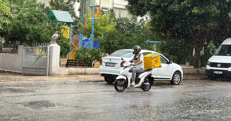 Alanya’da gök gürültülü sağanak etkili oldu