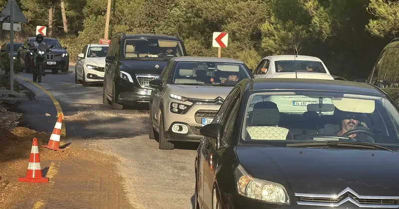 Yer: Bodrum! Ana su isale hattı pattı, uzun araç kuyrukları oluştu