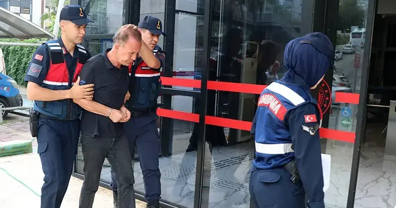 Alanya da eşini ve kayınvalidesini bıçaklayan şüpheli adliyede