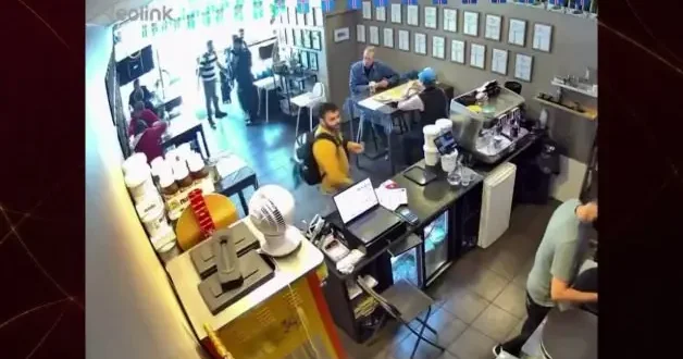 Alçaklıkta sınır tanımıyorlar! İsrailli turistler İzlanda da Filistinli bir aileye ait kafeye saldırdı