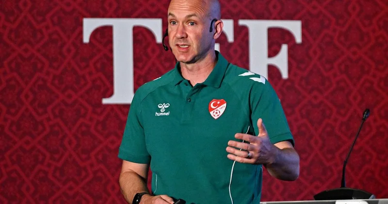 Anthony Taylor, Fenerbahçe nin penaltı beklediği pozisyonları değerlendirdi