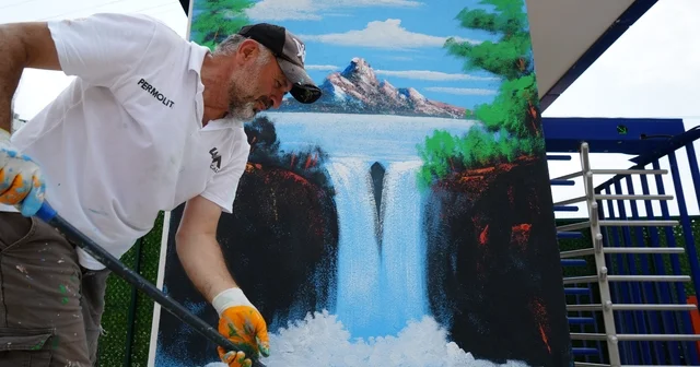 Kocaeli nin Bob Ross u sokakları renklendiriyor Boş duvarları tuvale çevirdi Kocaeli Haberleri Habertürk Yerel Haberler