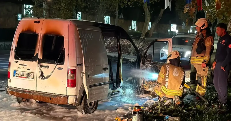 Beşiktaş’ta hafif ticari araçta çıkan yangın söndürüldü