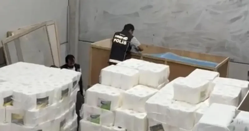 Mersin de imalathaneye operasyonda 100 bin sentetik ecza hapı ele geçirildi