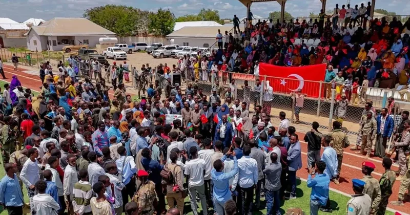 Afrika ülkesindeki kabileler Türkiye için buluştu: Türk bayrakları açıldı