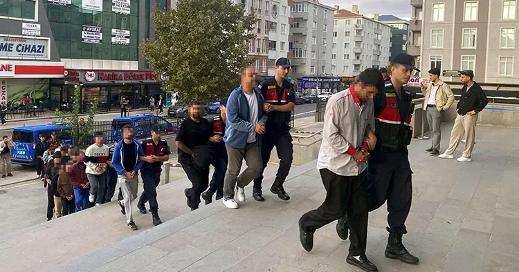 2,3 milyar liralık yasa dışı bahis vurgununa jandarma darbesi: 14 şüpheli adliyede