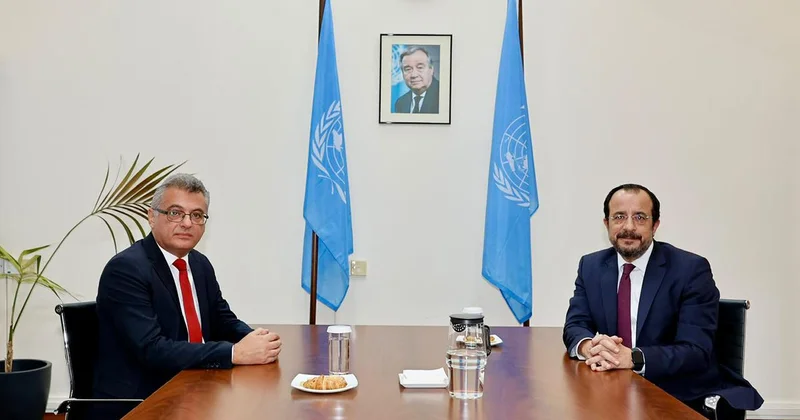 KKTC Cumhurbaşkanı Erhürman ile GKRY lideri Hristodulidis arasındaki görüşme ara bölgede başladı