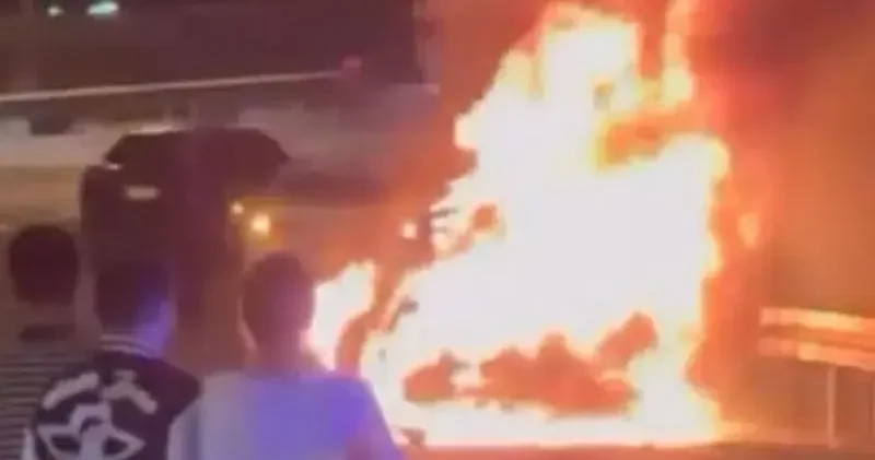Bakırköy D 100 Karayolu nda otomobil alev alev yandı
