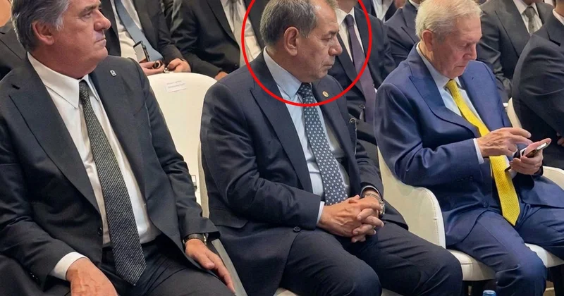 Dursun Özbek in Aziz Yıldırım ın telefonuna bakışı dikkat çekti! Herkes aynı yorumu yapıyor