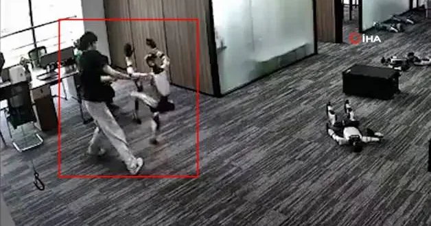 Çin’de insansı robot geliştiricisine saldırdı