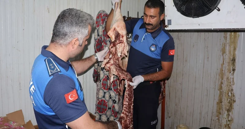 Son dakika haberler: Şanlıurfa’da 315 kilo bozuk et ile okul kantinlerinde 825 adet tarihi geçmiş ürün ele geçirildi