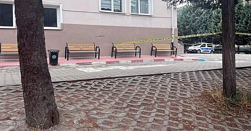 Boşanma aşamasındaki eşini bıçakla ağır yaraladı