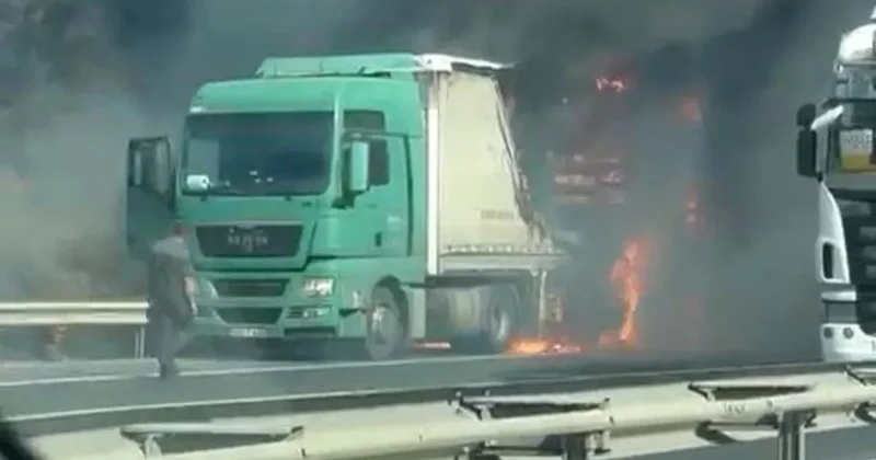 Esenyurt ta TEM Otoyolunda yangın paniği: TIR alev topuna döndü