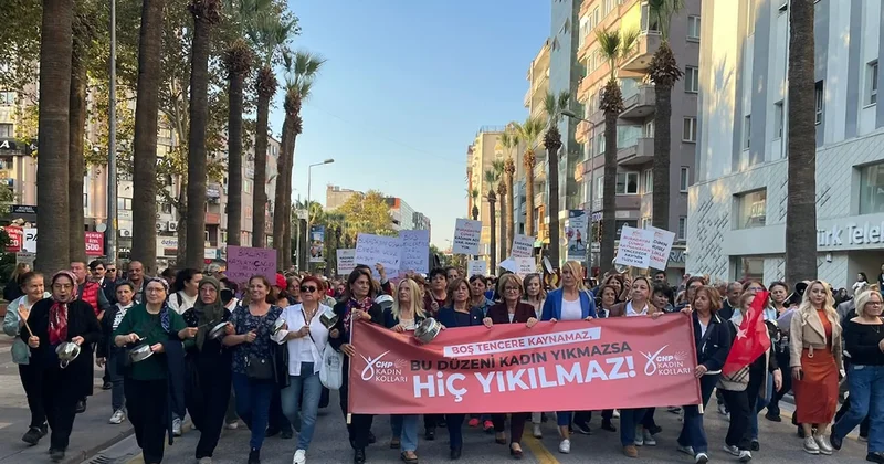 Kadınlardan boş tencereli eylem! Yoksulluğa dikkat çektiler Sözcü Gazetesi