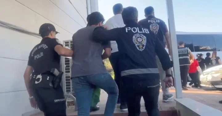 Sosyal medya üzerinden dolandırıcılık yapan şebeke çökertildi