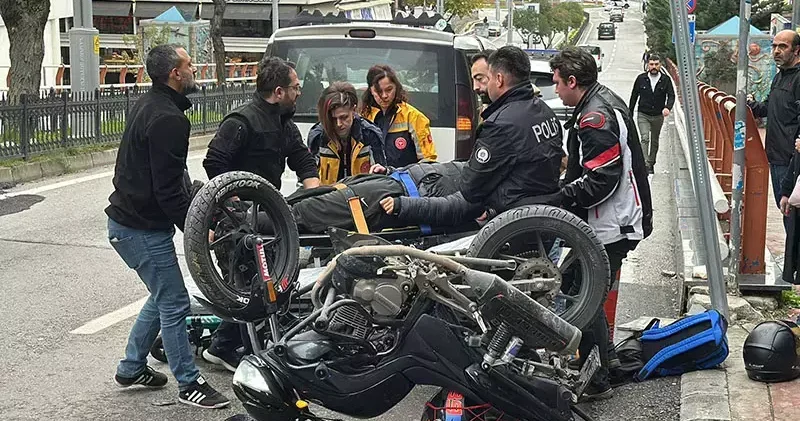 Dolmuşa arkadan çarpan motosikletin 16 yaşındaki sürücüsü yaralandı