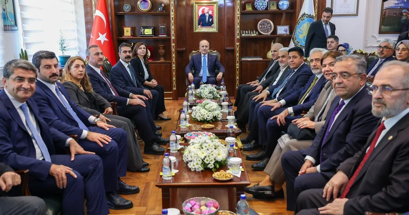 Kurtulmuş’tan Diyarbakır’da Kürtçe şiir Agos