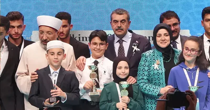 Bakan Tekin: İmam hatip okullarını dünya çapında bir model haline getirmek istiyoruz