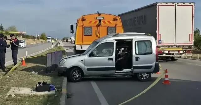Amasya da kamyonla çarpışan hafif ticari araçtaki 4 kişi öldü Hayat Haberleri
