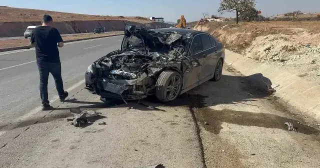Otomobille çarpışan kamyonet ters döndü: Bir ölü bir yaralı Gaziantep Haberleri