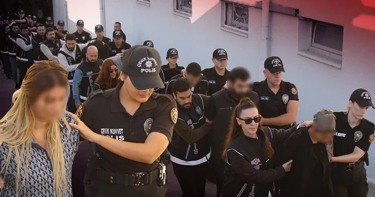 Elebaşları Yunanistan da tutuklu! İşlemedikleri suç yok... Kanlı şebekeye darbe: 96 üyesi tutuklandı