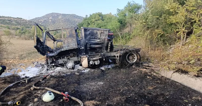 Kaza yapan TIR küle döndü!
