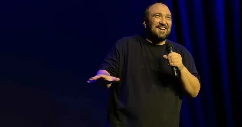 Komedyen Özgür Turhan ın ETİ ile anlaşmasının fesh edilmesine neden olan ırkçı tweet