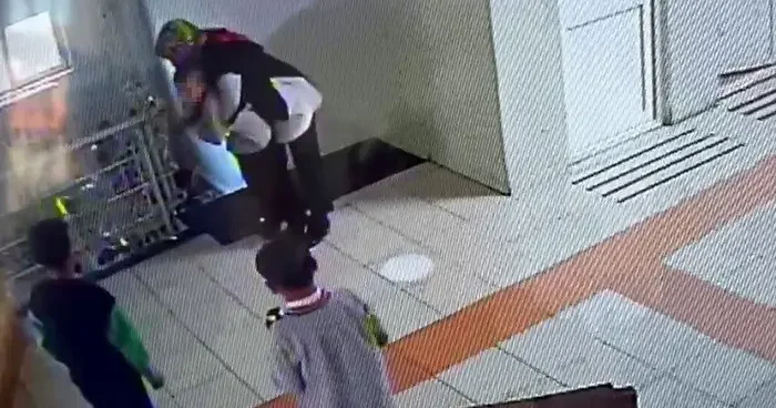 Nefes borusuna yiyecek kaçan öğrenciyi, öğretmen kurtardı